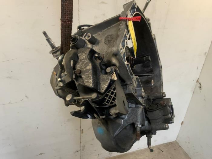 Versnellingsbak van een Peugeot Partner (GC/GF/GG/GJ/GK) 1.6 HDI 90 16V 2008