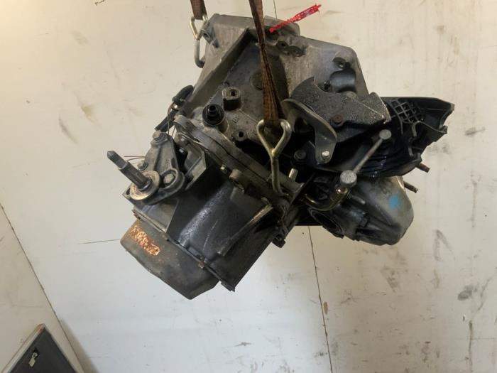 Versnellingsbak van een Peugeot Partner (GC/GF/GG/GJ/GK) 1.6 HDI 90 16V 2008