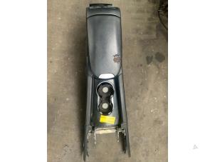 Gebruikte Middenconsoles Mercedes ML II (164/4JG) 3.0 ML-280 CDI 4-Matic V6 24V Prijs € 40,00 Margeregeling aangeboden door Autodemontage van der Iest