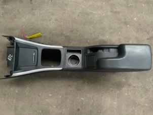 Gebruikte Middenconsoles Mercedes B (W245) 2.0 B-200 16V Turbo Prijs € 45,00 Margeregeling aangeboden door Autodemontage van der Iest