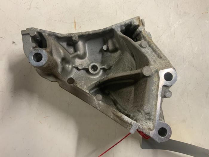 Gebruikte Motorrubber Volkswagen Polo V (6R) 1.4 TDI DPF BlueMotion technology Prijs € 27,50 Margeregeling aangeboden door Autodemontage van der Iest