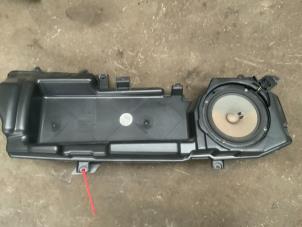 Gebruikte Subwoofer Audi A6 Quattro (C6) 3.0 TDI V6 24V Prijs € 25,00 Margeregeling aangeboden door Autodemontage van der Iest