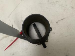 Gebruikte Luchthoeveelheidsmeter Audi A6 Quattro (C6) 3.0 TDI V6 24V Prijs € 22,50 Margeregeling aangeboden door Autodemontage van der Iest