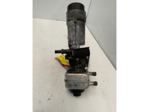 Gebruikte Oliefilterhuis Audi A4 Avant (B7) 2.0 TDI Prijs € 20,00 Margeregeling aangeboden door Autodemontage van der Iest