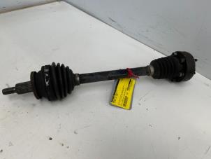 Gebruikte Aandrijfas links-voor Volkswagen Fox (5Z) 1.2 Prijs € 30,00 Margeregeling aangeboden door Autodemontage van der Iest