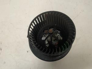 Gebruikte Aanjager Volkswagen Touran (1T1/T2) 2.0 TDI 16V 140 Prijs € 13,50 Margeregeling aangeboden door Autodemontage van der Iest