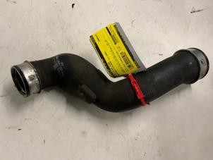 Gebruikte Intercooler Slang Mercedes C Combi (S203) 2.2 C-220 CDI 16V Prijs € 17,50 Margeregeling aangeboden door Autodemontage van der Iest