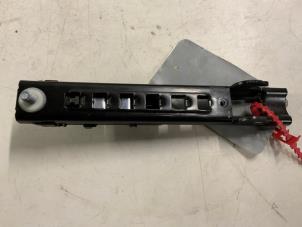 Gebruikte Gordelspanner links Mercedes C Combi (S203) 2.2 C-220 CDI 16V Prijs € 12,50 Margeregeling aangeboden door Autodemontage van der Iest