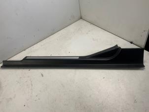 Gebruikte Voorinstap links Mercedes C Combi (S203) 2.2 C-220 CDI 16V Prijs € 17,50 Margeregeling aangeboden door Autodemontage van der Iest