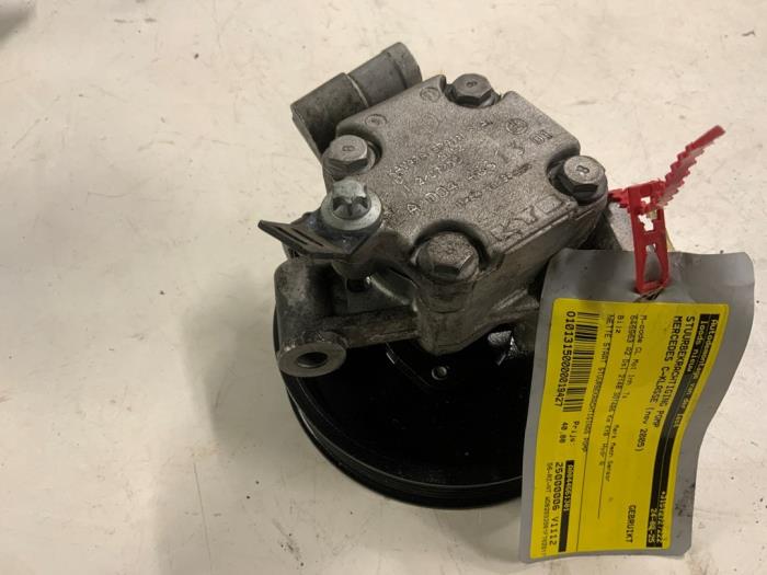 Gebruikte Servopomp Mercedes C Combi (S203) 2.2 C-220 CDI 16V Prijs € 40,00 Margeregeling aangeboden door Autodemontage van der Iest