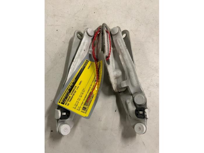 Gebruikte Motorkap Scharnier Volkswagen Transporter T5 2.5 TDi PF Prijs € 50,00 Margeregeling aangeboden door Autodemontage van der Iest