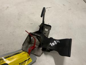 Gebruikte Motorkap hendel Volkswagen Transporter T5 2.5 TDi PF Prijs € 12,50 Margeregeling aangeboden door Autodemontage van der Iest