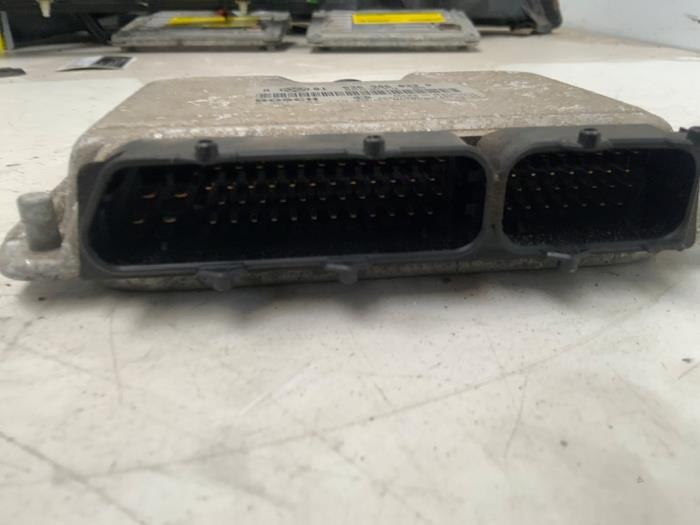Inspuitcomputer van een Volkswagen Golf IV Variant (1J5) 1.4 16V 2001