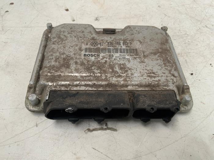 Inspuitcomputer van een Volkswagen Golf IV (1J1) 1.4 16V 2001