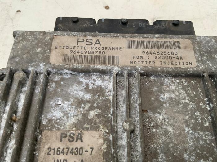 Computer Motormanagement van een Peugeot 206 SW (2E/K) 1.4 2002