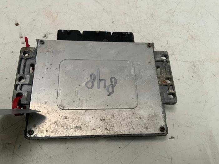 Computer Motormanagement van een Peugeot 206 SW (2E/K) 1.4 2002
