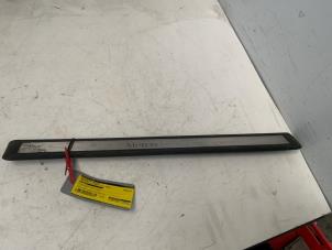 Gebruikte Voorinstap rechts Mercedes E (W211) 2.7 E-270 CDI 20V Prijs € 15,00 Margeregeling aangeboden door Autodemontage van der Iest