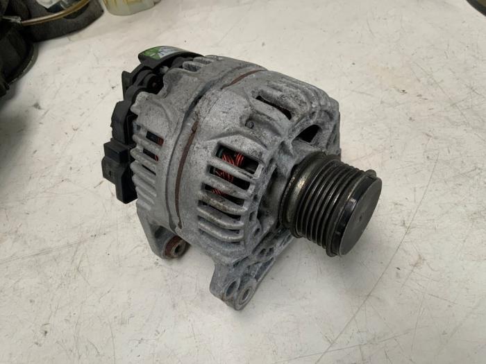 Gebruikte Dynamo Volkswagen Golf IV Variant (1J5) 1.9 TDI 100 Prijs € 37,50 Margeregeling aangeboden door Autodemontage van der Iest