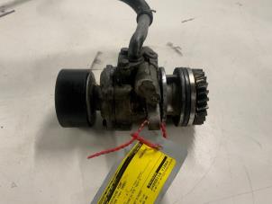 Gebruikte Servopomp Volkswagen Transporter T5 2.5 TDi PF Prijs € 60,00 Margeregeling aangeboden door Autodemontage van der Iest