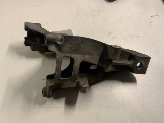 Gebruikte Motorrubber Volkswagen Transporter T5 2.5 TDi PF Prijs € 375,00 Margeregeling aangeboden door Autodemontage van der Iest
