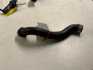 Gebruikte Intercooler Slang Mercedes E Estate (S212) E-200 CDI 16V BlueEfficiency,BlueTEC Prijs € 15,00 Margeregeling aangeboden door Autodemontage van der Iest
