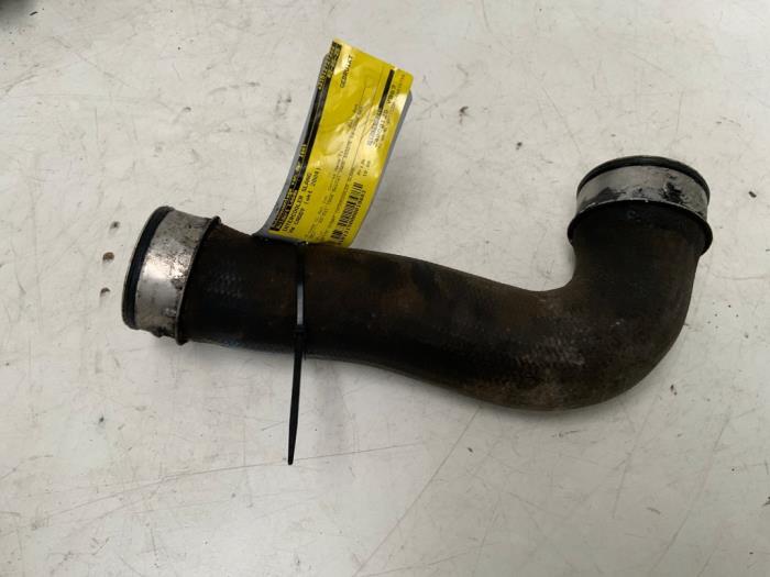 Gebruikte Intercooler Slang Volkswagen Caddy III (2KA,2KH,2CA,2CH) 2.0 SDI Prijs € 10,00 Margeregeling aangeboden door Autodemontage van der Iest