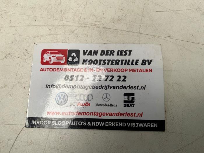 Tankklep Vergrendelingsmotor van een Mercedes-Benz E (W211) 3.0 E-320 CDI 24V 2006