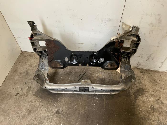 Subframe van een Mercedes-Benz C Combi (S203) 2.2 C-220 CDI 16V 2005