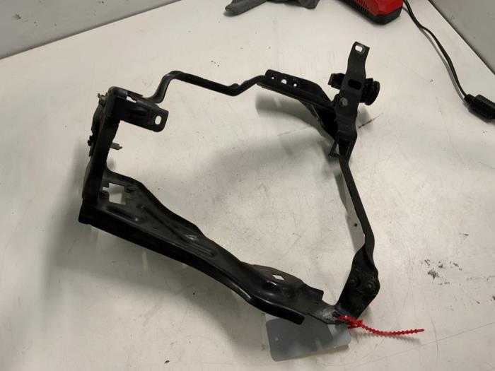 Gebruikte Koplampframe links Mercedes C (W204) 2.2 C-220 CDI 16V Prijs € 39,99 Margeregeling aangeboden door Autodemontage van der Iest