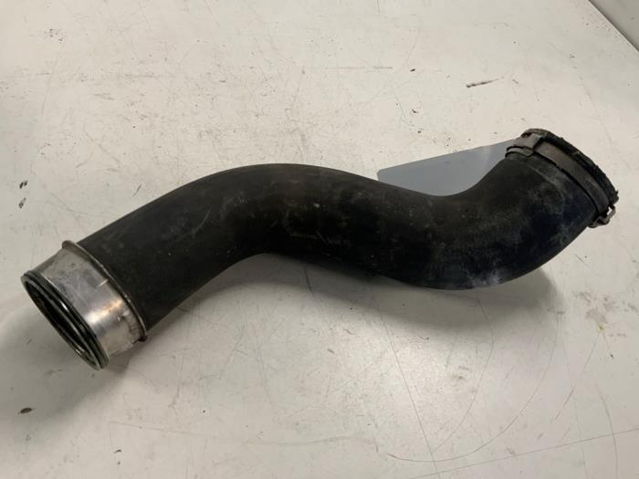 Intercooler Slang van een Mercedes-Benz C (W204) 2.2 C-220 CDI 16V 2007
