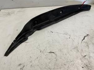 Gebruikte Spatlap Mercedes ML II (164/4JG) 3.0 ML-280 CDI 4-Matic V6 24V Prijs € 9,99 Margeregeling aangeboden door Autodemontage van der Iest