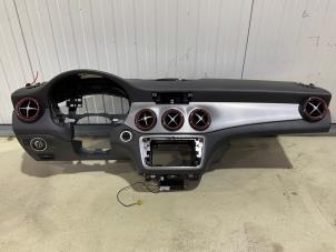 Gebruikte Dashboard Mercedes GLA (156.9) 1.6 180 16V Prijs € 349,99 Margeregeling aangeboden door Autodemontage van der Iest
