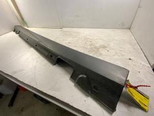 Gebruikte Sideskirt rechts Mercedes E (W212) E-300 BlueTec Hybrid V6 24V Prijs € 40,00 Margeregeling aangeboden door Autodemontage van der Iest