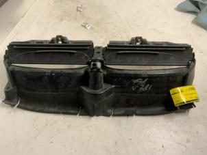 Gebruikte Luchtgeleider BMW 5 serie (E60) 530i 24V Prijs € 20,00 Margeregeling aangeboden door Autodemontage van der Iest