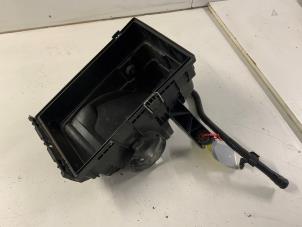 Gebruikte Luchtfilterhuis Volkswagen Transporter T5 2.5 TDi Prijs € 45,00 Margeregeling aangeboden door Autodemontage van der Iest