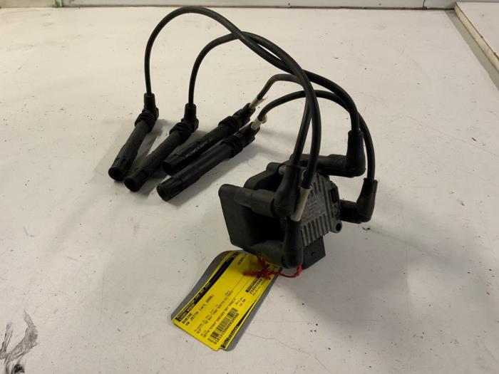 Gebruikte Bobine Volkswagen Jetta III (1K2) 1.6 FSI 16V Prijs € 12,50 Margeregeling aangeboden door Autodemontage van der Iest