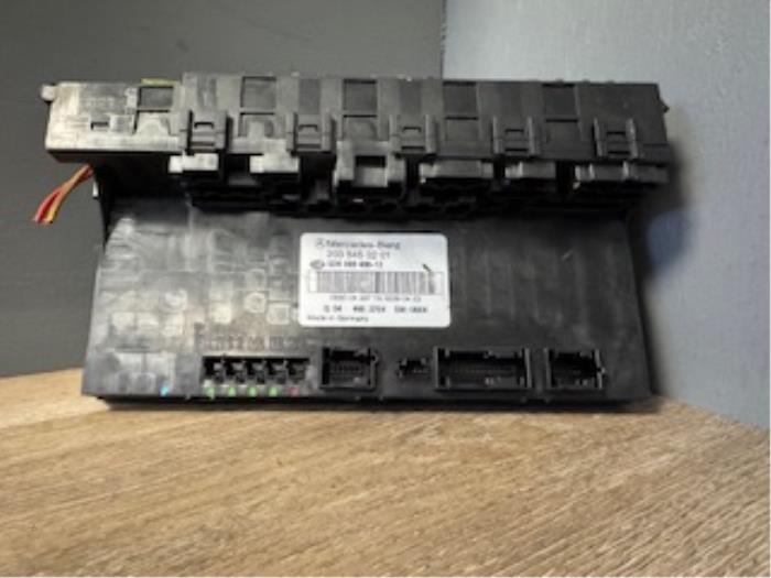 Gebruikte Module Bodycontrol Mercedes C Combi (S203) 2.2 C-200 CDI 16V Prijs € 60,00 Margeregeling aangeboden door Autodemontage van der Iest