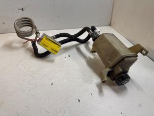 Gebruikte Stuurbekrachtiging Olie Reservoir Peugeot Boxer (U9) 2.2 Blue HDi 140 Prijs € 30,00 Margeregeling aangeboden door Autodemontage van der Iest