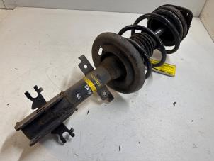 Gebruikte Schokdemper links-voor Renault Laguna III Estate (KT) 2.0 dCi 16V 150 Prijs € 35,00 Margeregeling aangeboden door Autodemontage van der Iest