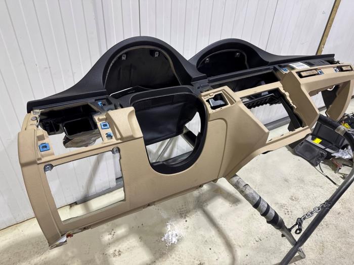 Gebruikte Dashboard BMW 3 serie Touring (E91) 320i 16V Prijs € 50,00 Margeregeling aangeboden door Autodemontage van der Iest