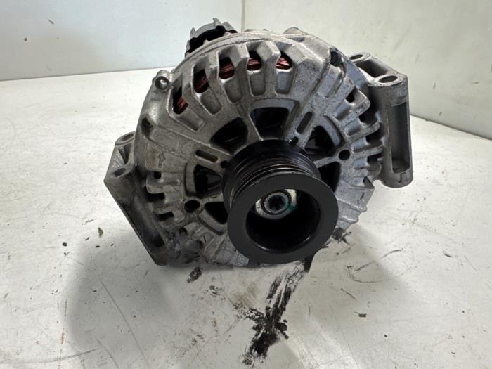 Gebruikte Dynamo Mercedes R (W251) 3.5 350 V6 24V 4-Matic Prijs € 125,00 Margeregeling aangeboden door Autodemontage van der Iest