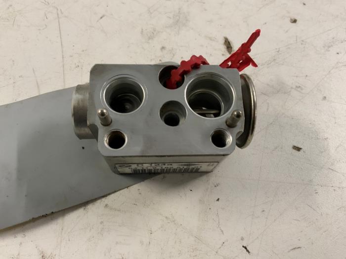 Gebruikte Airco expansieklep BMW 3 serie Touring (E91) 320i 16V Prijs € 15,00 Margeregeling aangeboden door Autodemontage van der Iest