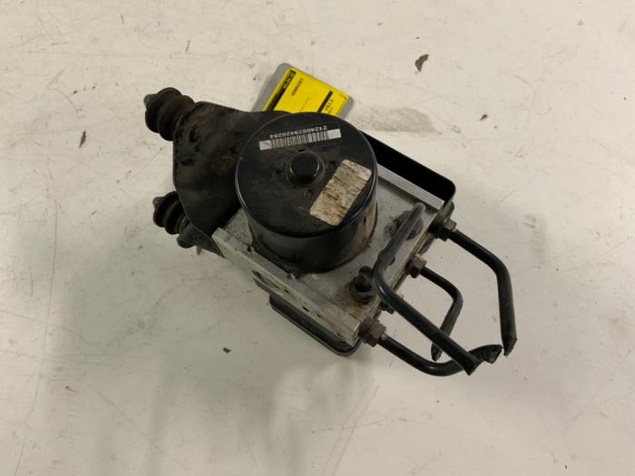Gebruikte ABS Pomp Volkswagen Golf V 4Motion (1K1) 3.2 R32 V6 24V Prijs € 50,00 Margeregeling aangeboden door Autodemontage van der Iest