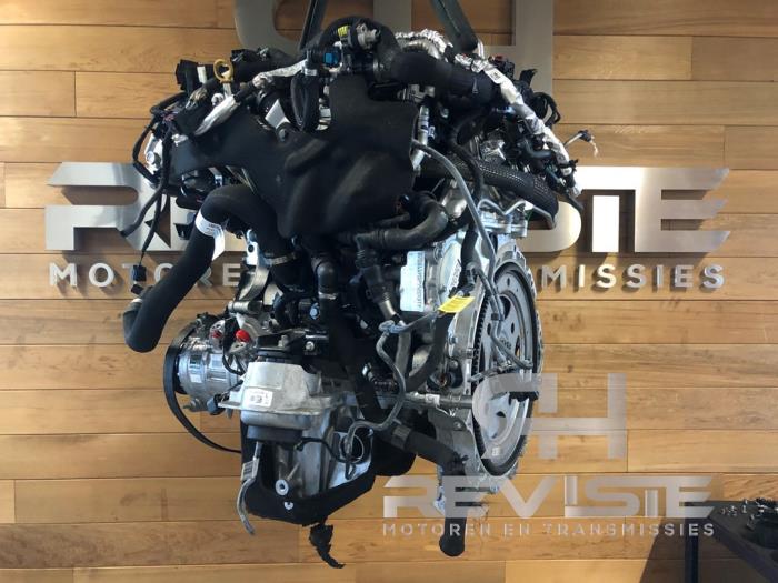Motor van een Jaguar F-Pace 2.0 D 200 MHEV 16V AWD 2020