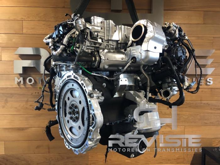 Motor van een Jaguar F-Pace 2.0 D 200 MHEV 16V AWD 2020