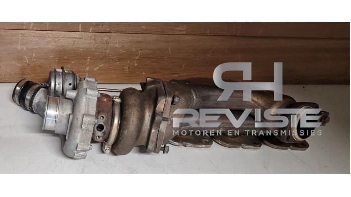 Turbo van een Mercedes-Benz E (W212) E-63 AMG V8 32V Performance Pack.4-Matic 2013