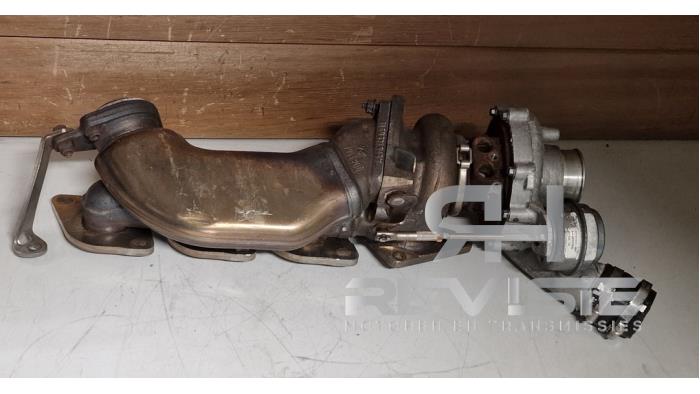 Turbo van een Mercedes-Benz E (W212) E-63 AMG V8 32V Performance Pack.4-Matic 2013