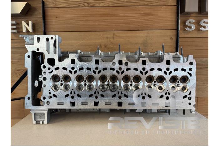 Cilinderkop van een BMW Diversen 2024