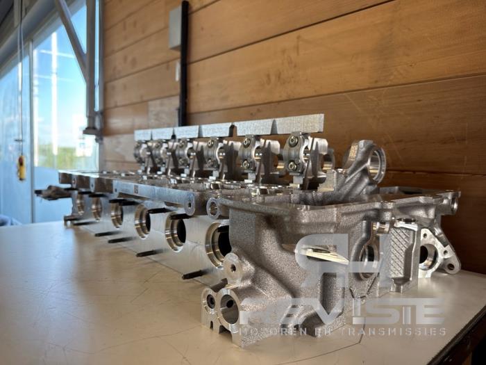 Cilinderkop van een BMW Diversen 2024