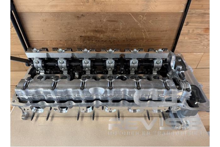 Cilinderkop van een BMW Diversen 2024